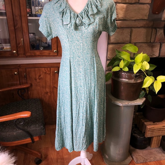 VINTAGE E.D. MICHAELS PETITES NO SIZE BUT MEASUREMENTS WILL BE IN DESCRIPTION - Picture 2 of 8